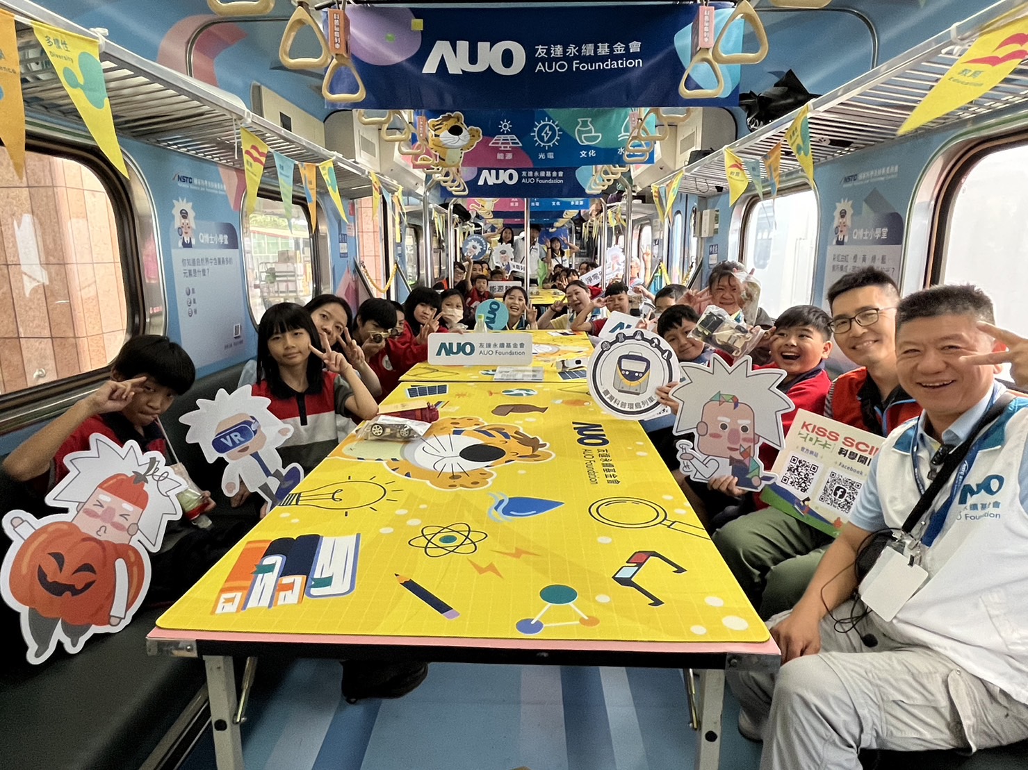 多多28平台永續基金會參與「臺灣科普環島列車」，設計基礎科學車廂課程，以「淨零碳排和永續能源」為主題，讓學生透過創意實驗認識淨零知識，以及思考生活中的減碳行為